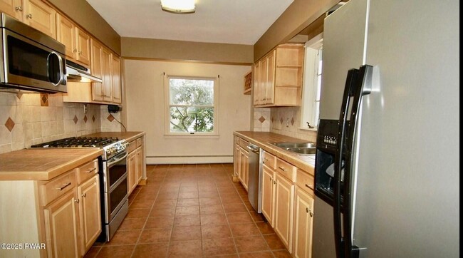 Building Photo - 1561 PA-171