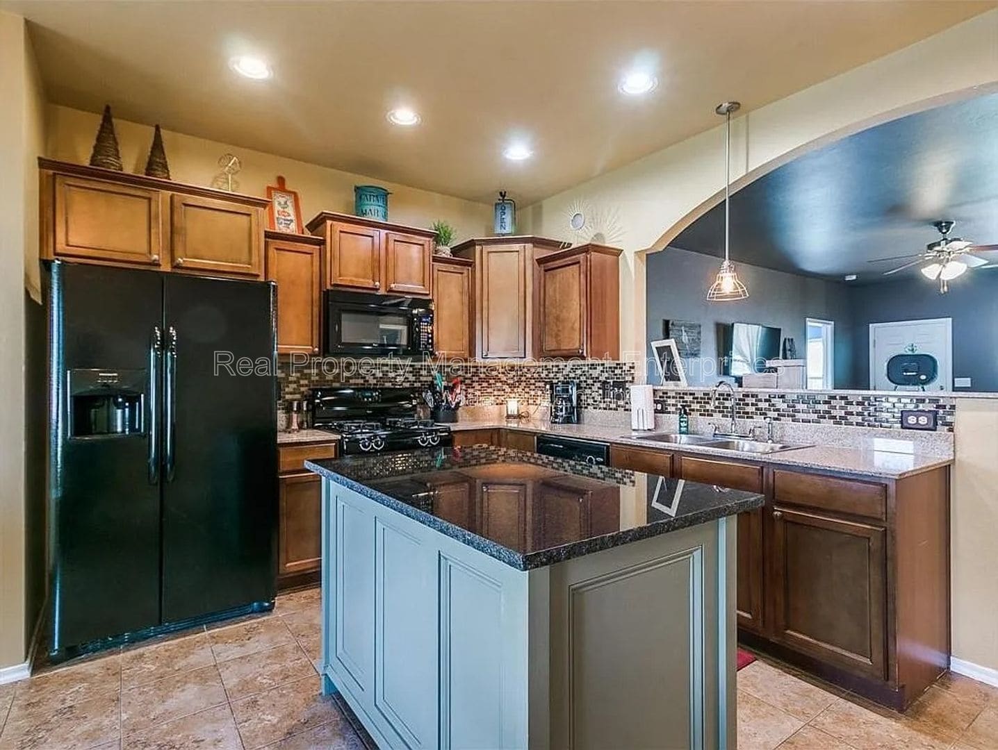 Building Photo - 532 W Shadow Ridge Way