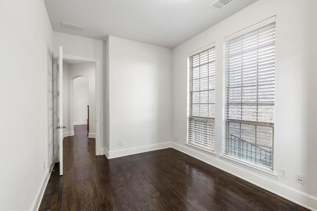 Building Photo - 910 Ontzlake Dr