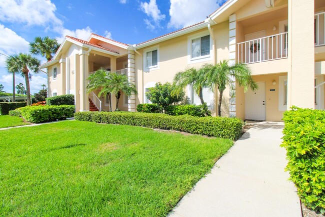 Building Photo - ** 2/2 FIRST FLOOR EMERALD LAKES BEAUTY RE...