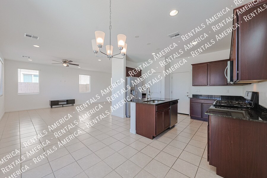 Building Photo - 6038 W Hartford Ct