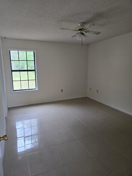 Building Photo - 109 Walker Cir E