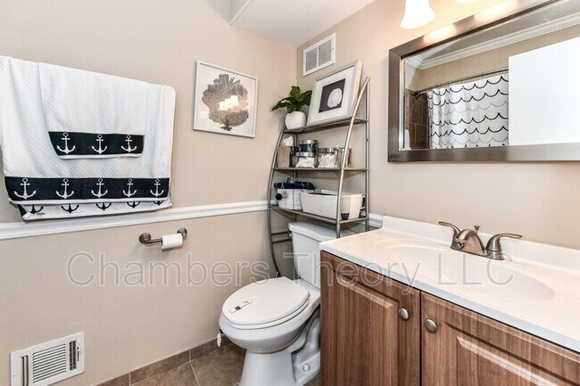 Building Photo - 1774 Dogwood Dr