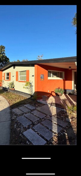 Building Photo - 1203 N Saturn Ave