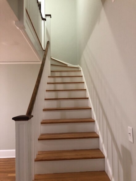 Building Photo - 506a N Thomas Rd