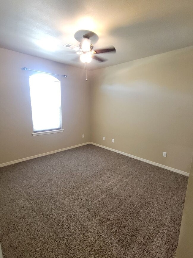 Building Photo - 9825 Perry Ave