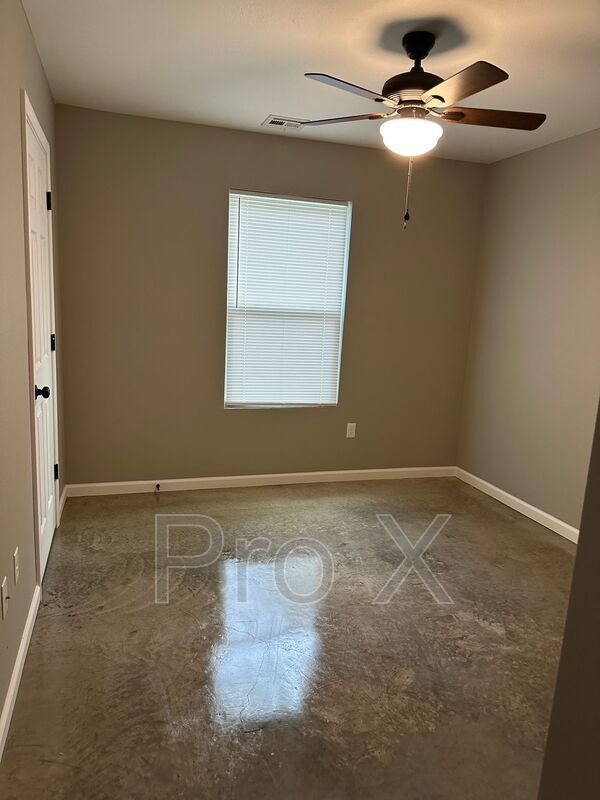 Building Photo - 206 N Wall Ave