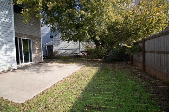 Building Photo - 1706 Jennifer Cir