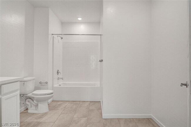 Building Photo - 5730 Sky Pointe Dr