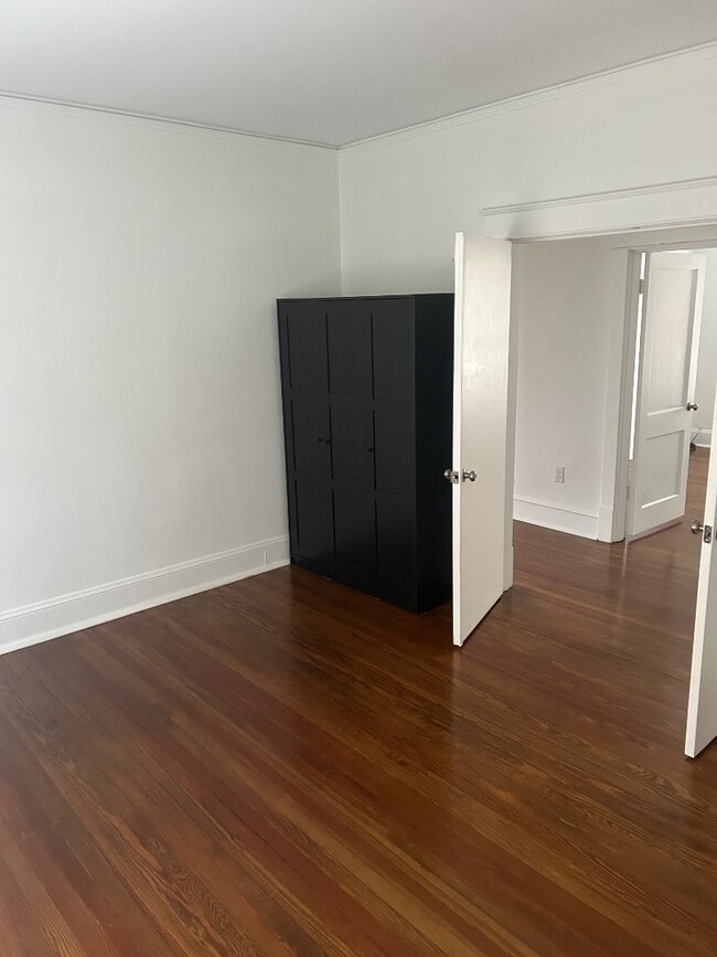 Building Photo - 2205 Mayflower Dr
