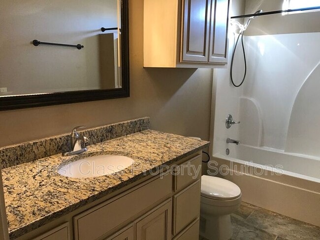 Building Photo - 1721 Sharon Dr