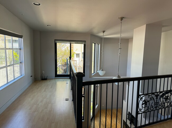 Building Photo - 725 Tehama St
