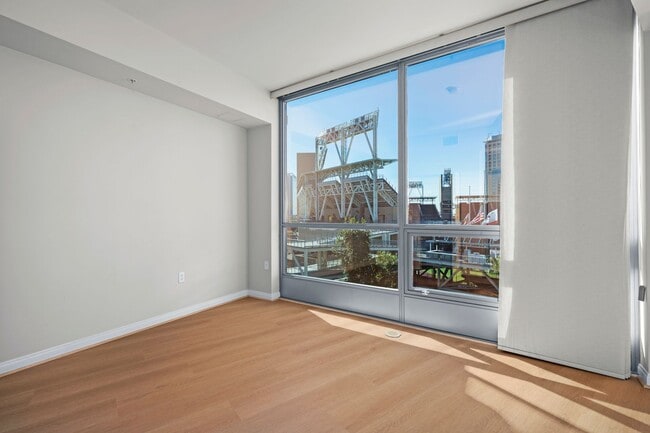 Building Photo - Beautiful Condo Right Across from Petco Park!