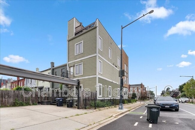 Building Photo - 471 Luray Pl NW