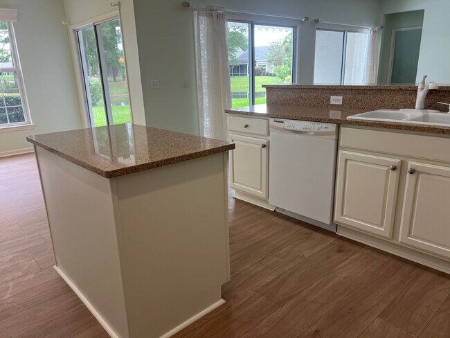 Building Photo - Beautifully Maintained Sun City Home!