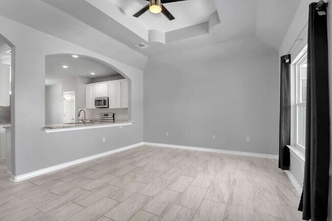 Building Photo - 5983 Midcrown Dr