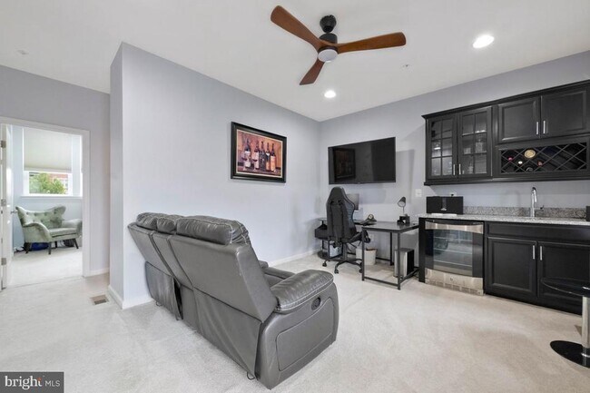 Building Photo - 518 Harborview Dr