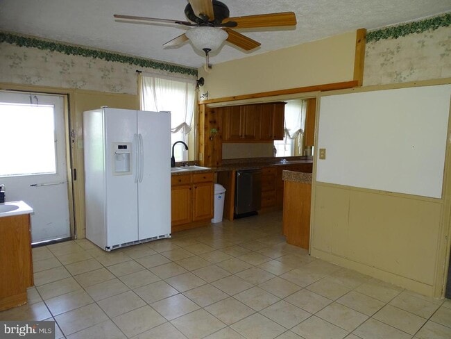 Building Photo - 1410 Gillan Dr