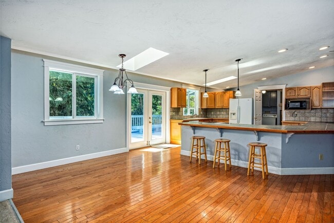 Building Photo - 4+ Bedroom Home - Surrounded by Nature, ne...