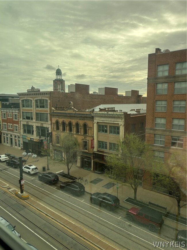 Building Photo - 610 Main St
