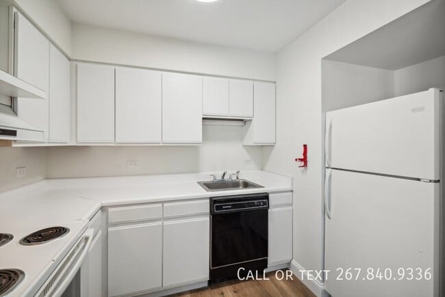 Building Photo - 400 College Park Dr