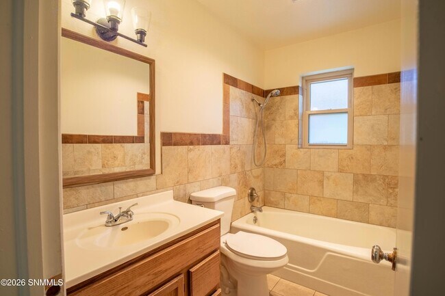 Building Photo - 3102 Hillsdale St