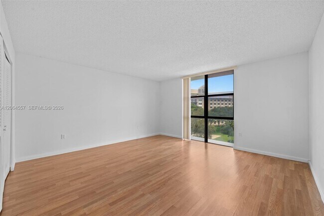 Building Photo - 17500 N Bay Rd