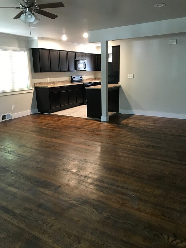 Building Photo - 508/510 S Duncan Ave