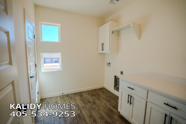 Building Photo - 2103 Kalidy Dr
