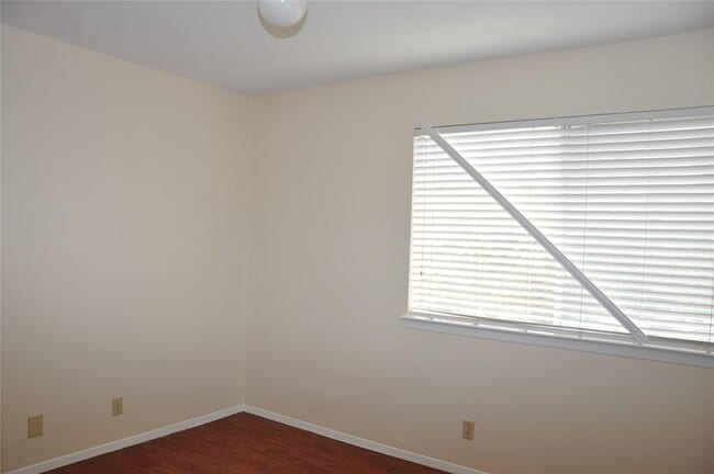 Building Photo - 10810 Topperwein Dr