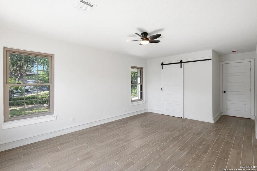 Building Photo - 123 E Brandon