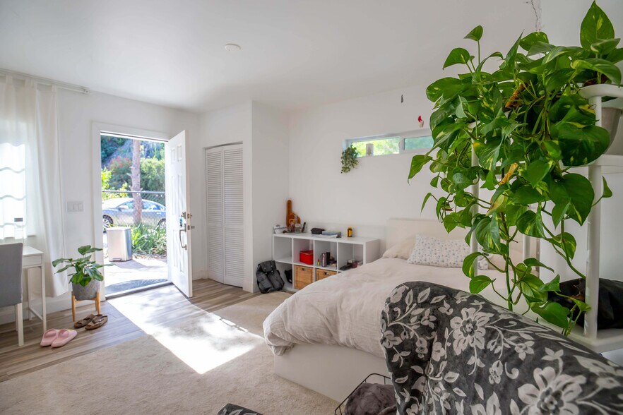 Building Photo - 5553 Yerba Anita Dr