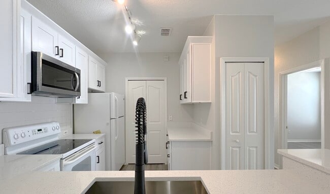 Building Photo - 2615 Maitland Crossing Way