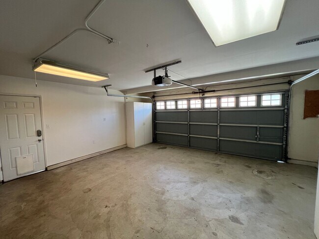 Building Photo - 7501 Canyon Clover Dr