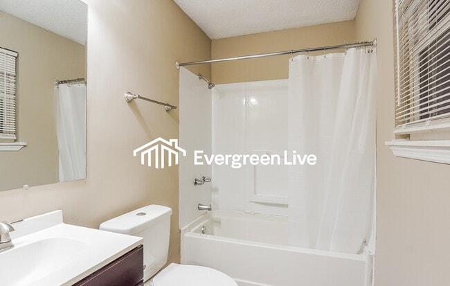 Building Photo - 541 Westchester Dr