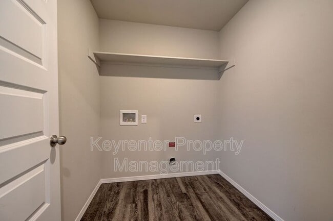 Building Photo - 755 Foxtail Dr