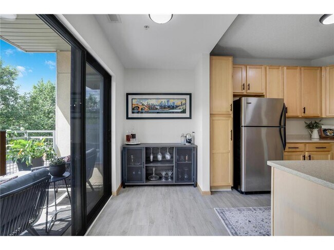 Building Photo - 2565 Franklin Ave