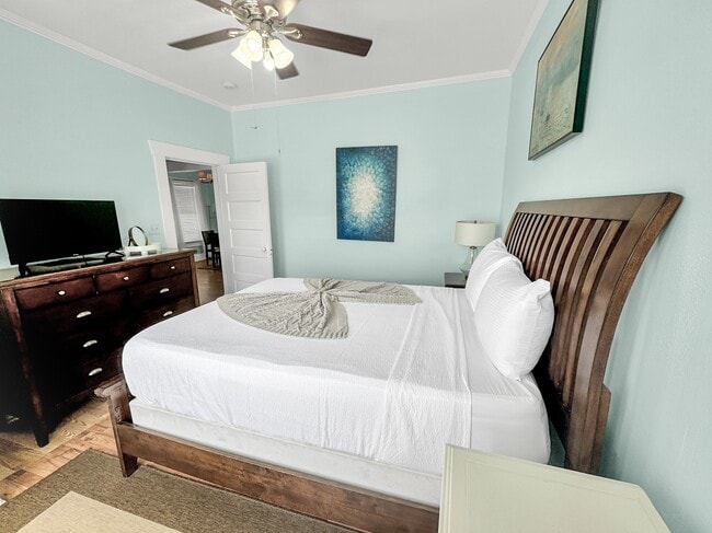 Building Photo - 1504 Christopher Columbus Blvd