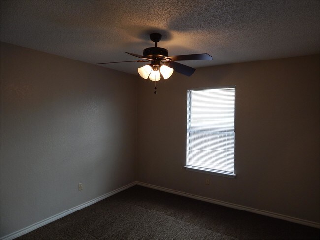 Building Photo - 4503 River Oaks Dr