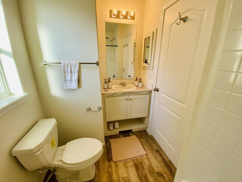 Building Photo - 165 Broadmore Ave NE