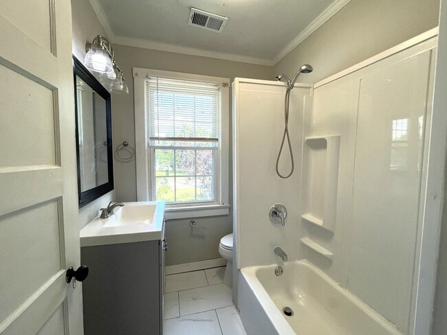 Building Photo - Excellent Location Near Old Hickory Lake