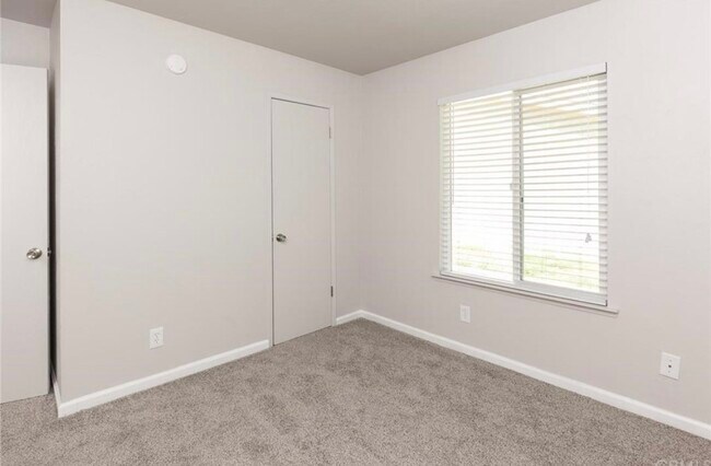 Building Photo - 1353 Nord Ave