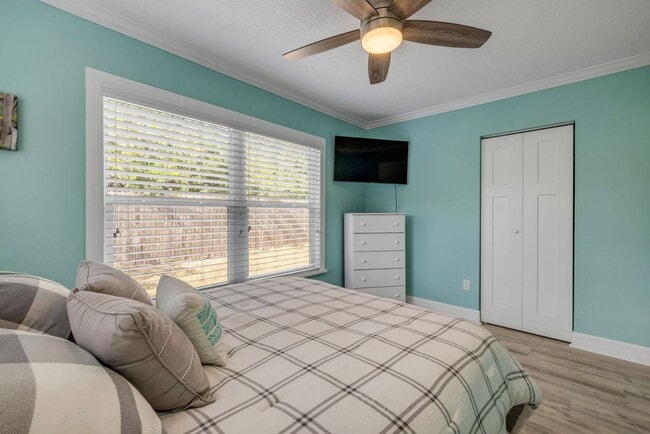 Building Photo - Renovated Spanish-Style 2/1 Beach Bungalow Just Steps to the Ocean!