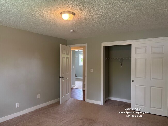 Building Photo - 1529-1513 13 Ave NW