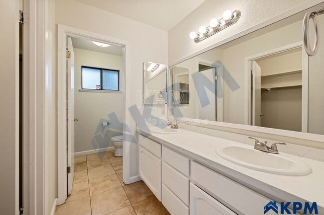 Building Photo - 9146 Blue Fox Way