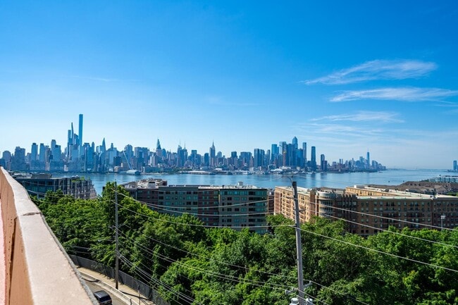 Building Photo - 6040 BLVD E