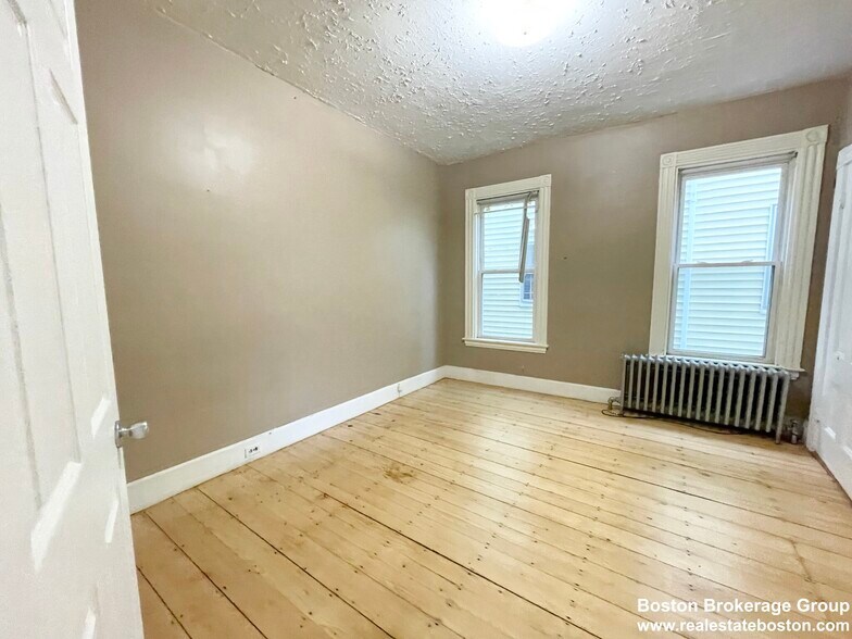 Building Photo - 61 Hillside St