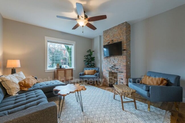 Building Photo - 65 E 7th Ave