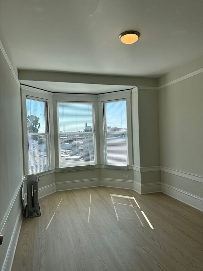 Primary Photo - Beautiful Remodeled Mission Studio Apt. (m...