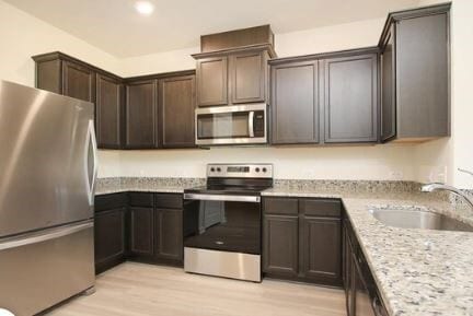 Building Photo - 545 Bains St